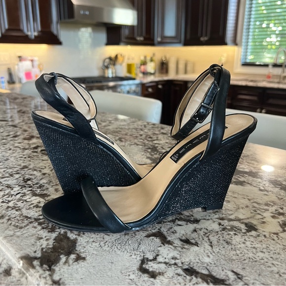 Steve Madden Black Wedge Sandals - Picture 2 of 9